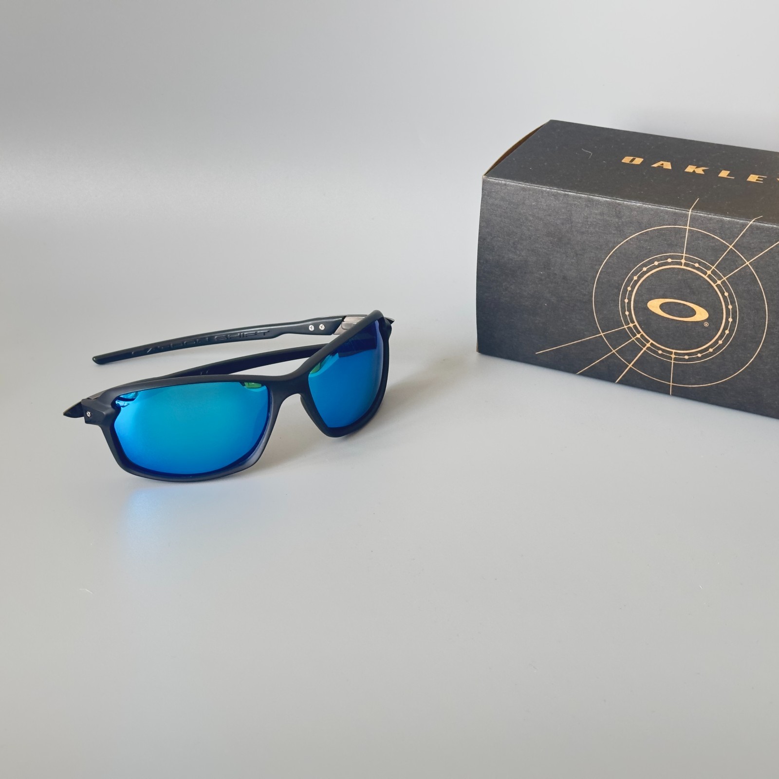 Oakley Carbon Shift OO9302 Matte Black Blue Lens Sunglasses Carbon Fiber