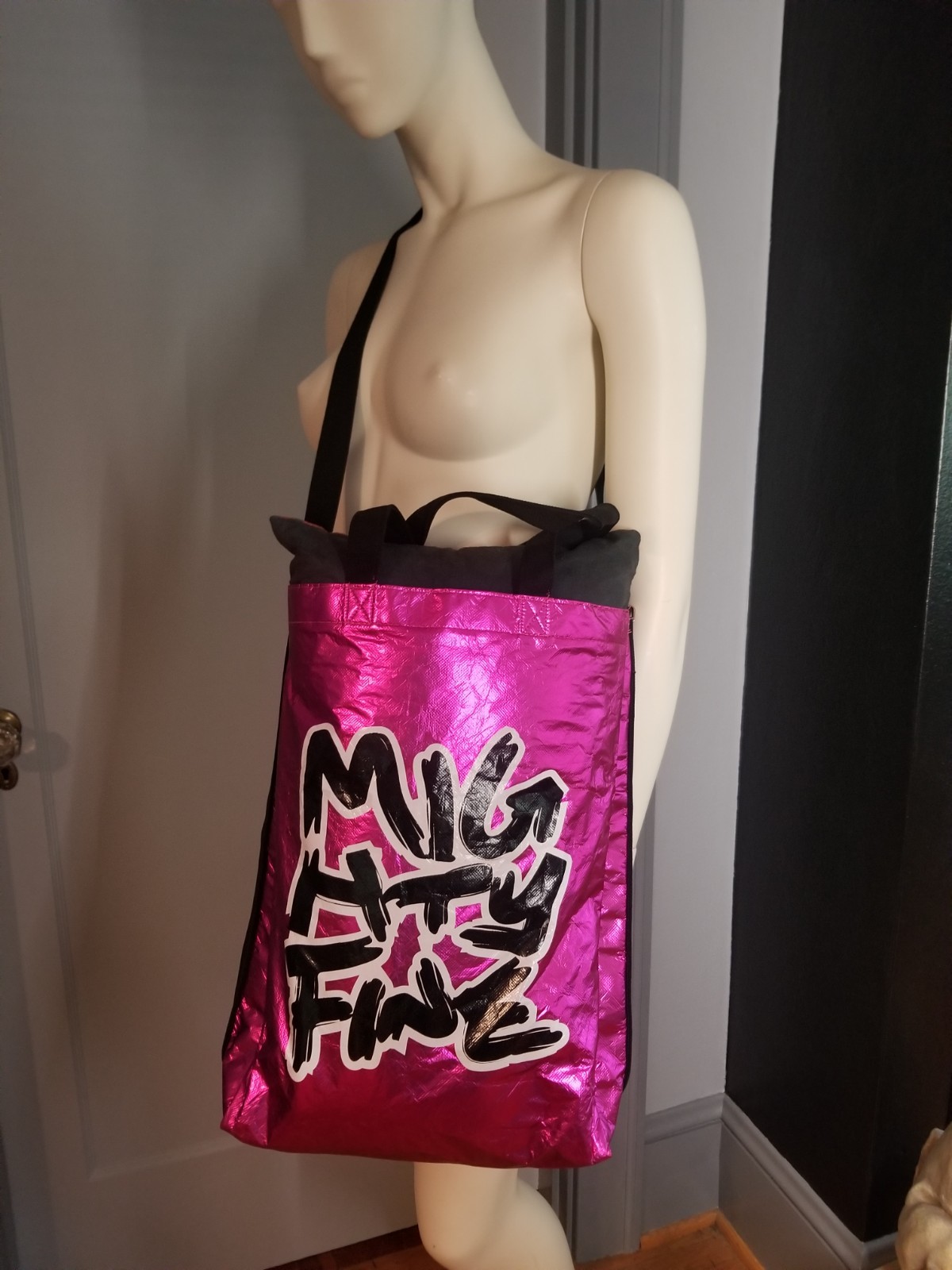 Mighty Fine Hello Kitty 2009 Limited Edition Of 2000 Crossbody Reversible Bag