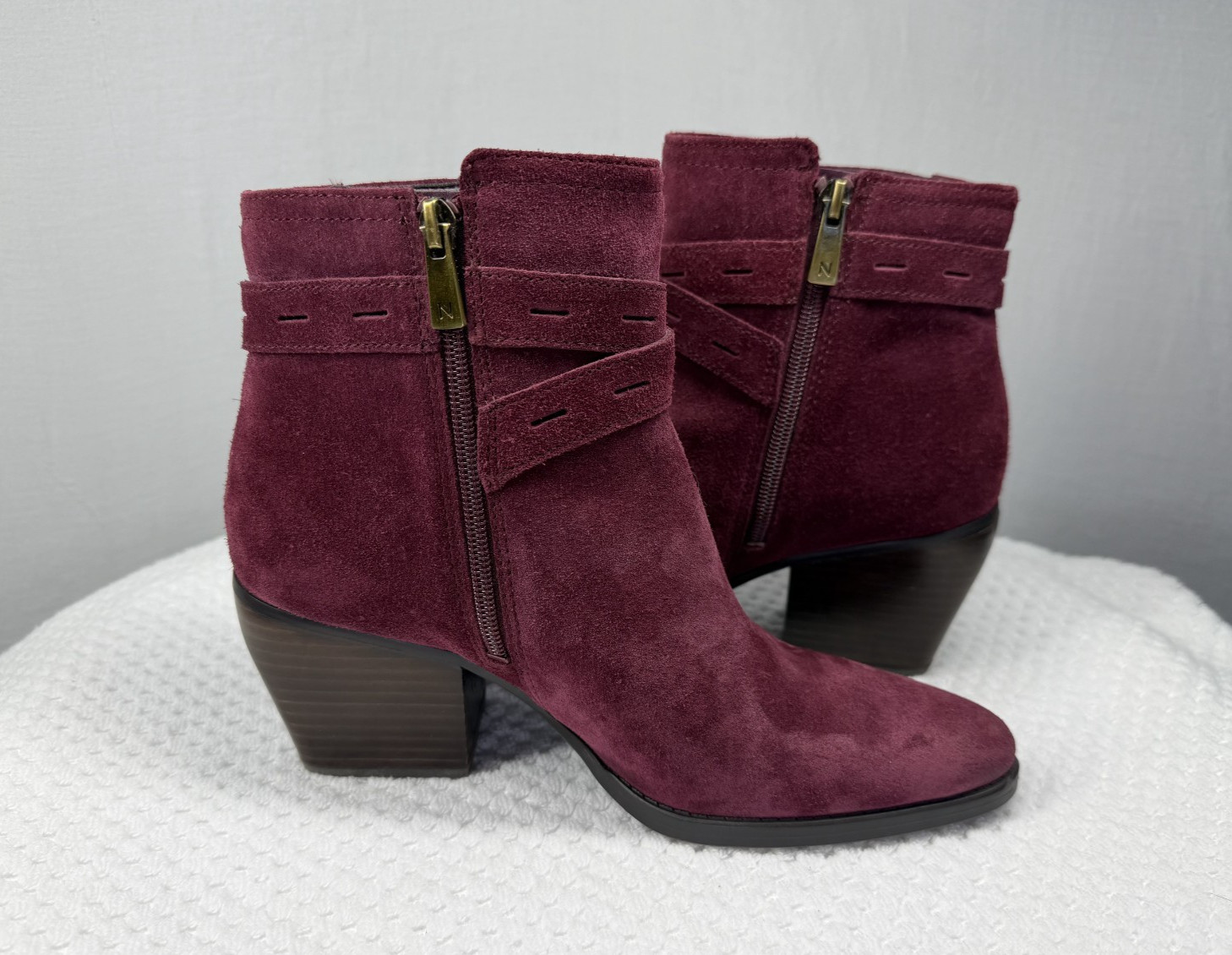 Naturalizer: Fenya wine suede ankle boot chunky heel women’s size 8