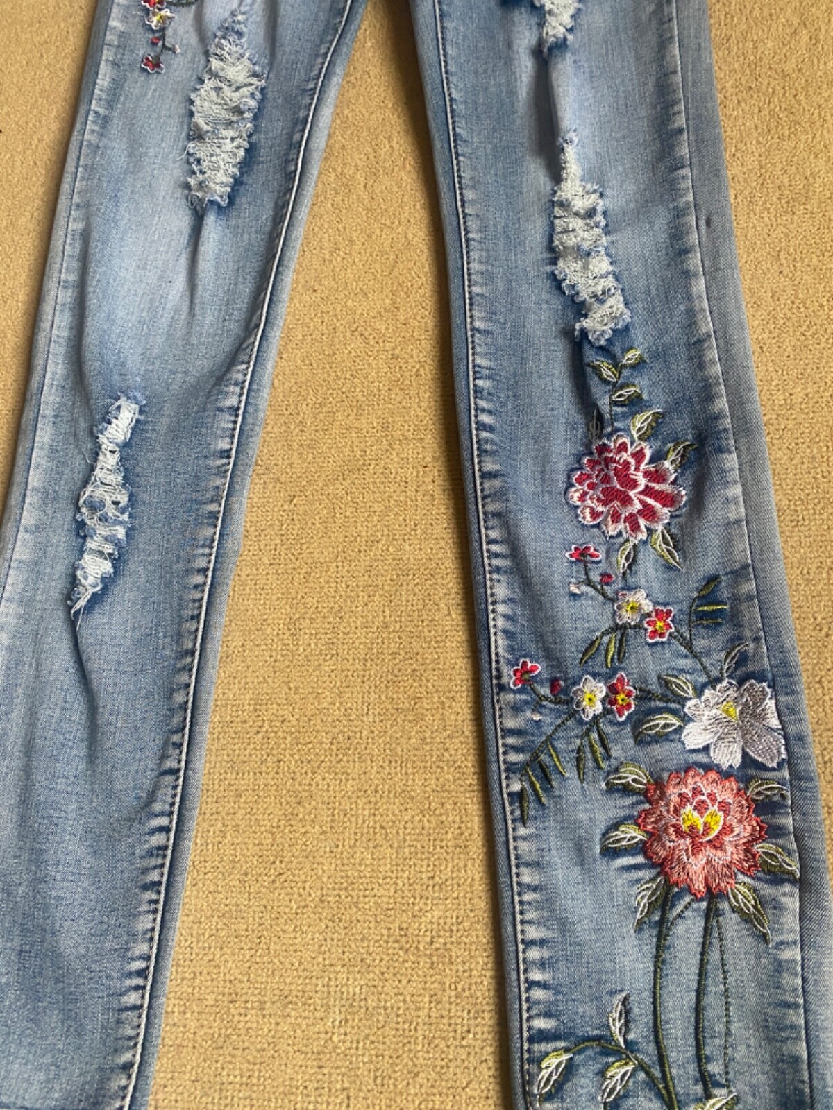 BNWT Womens Quiz jeans size 6 floral design really beautiful