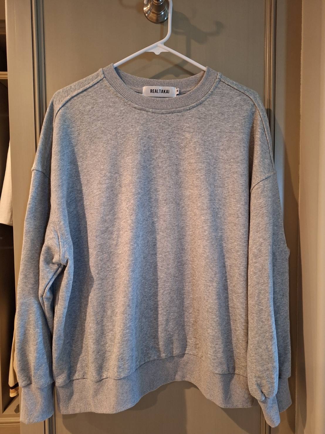 Realtakai Women’s Large Grey Long Sleeve Crewneck Sweatshirt Comfy