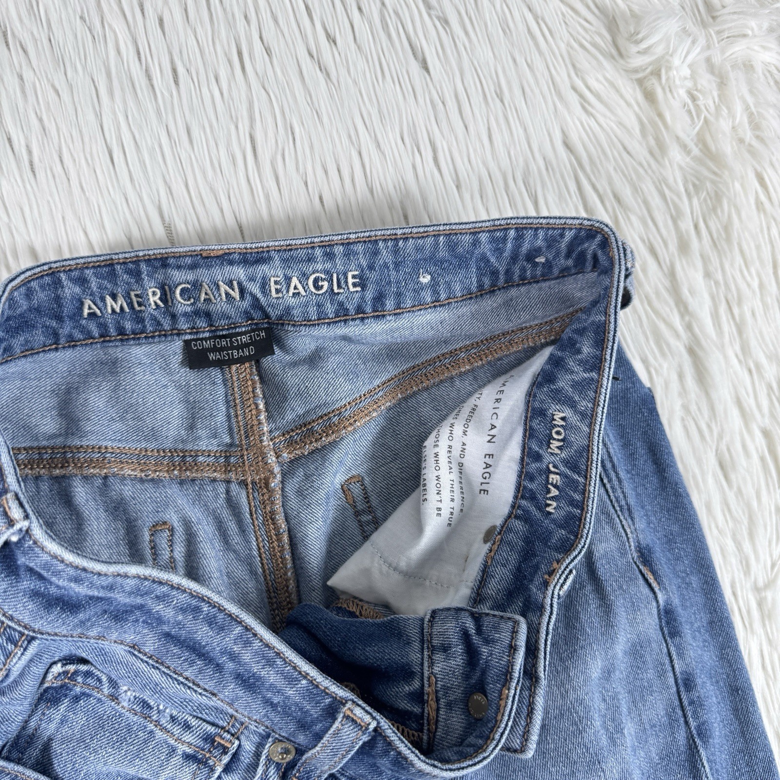 American Eagle Medium Wash Distressed High-Rise Mom Denim Jeans Women’s 6R