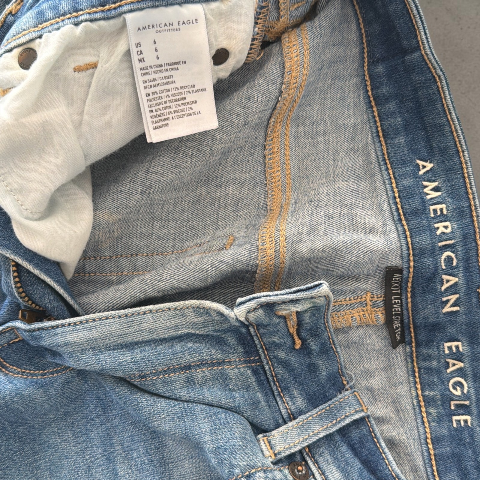 American Eagle Jean Shorts – Cuffed Light Wash Vintage – Size 6