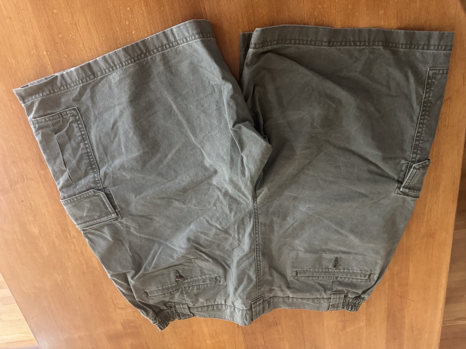 L.L.Bean Men’s Comfort Waist Green Cargo Shorts Cotton Canvas Zip Pockets
