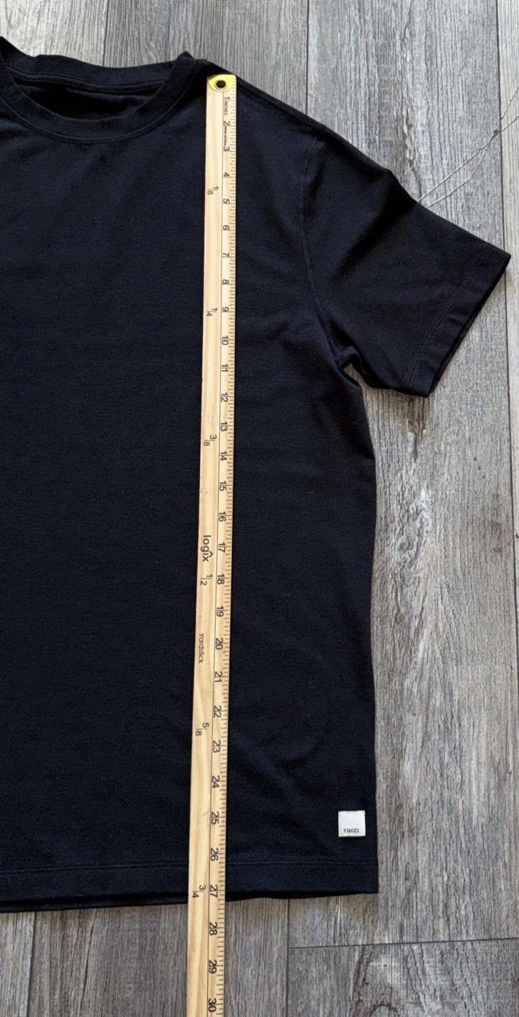 Vuori T Shirt Black Strato Tech Tee Shirt Short Sleeve Athletic M Euc
