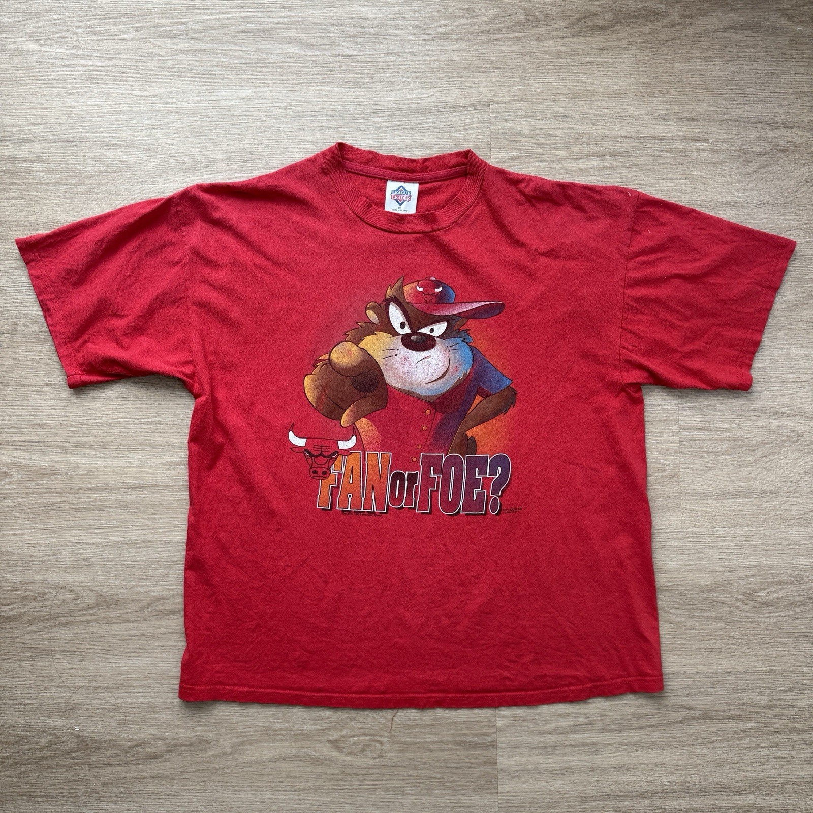 Vintage 1995 Looney Tunes Taz NBA Chicago Bulls Shirt FAN OR FOE Michael Jordan