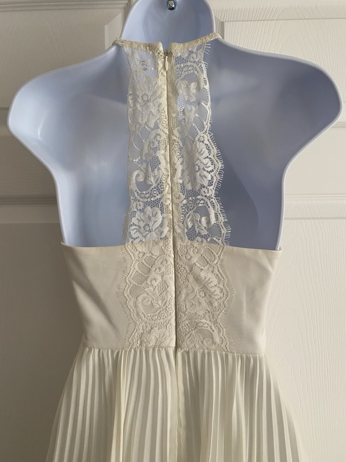 Max & Cleo Ivory Lace Halter Pleated Dress Sz 4 Cocktail Wedding Guest Romantic