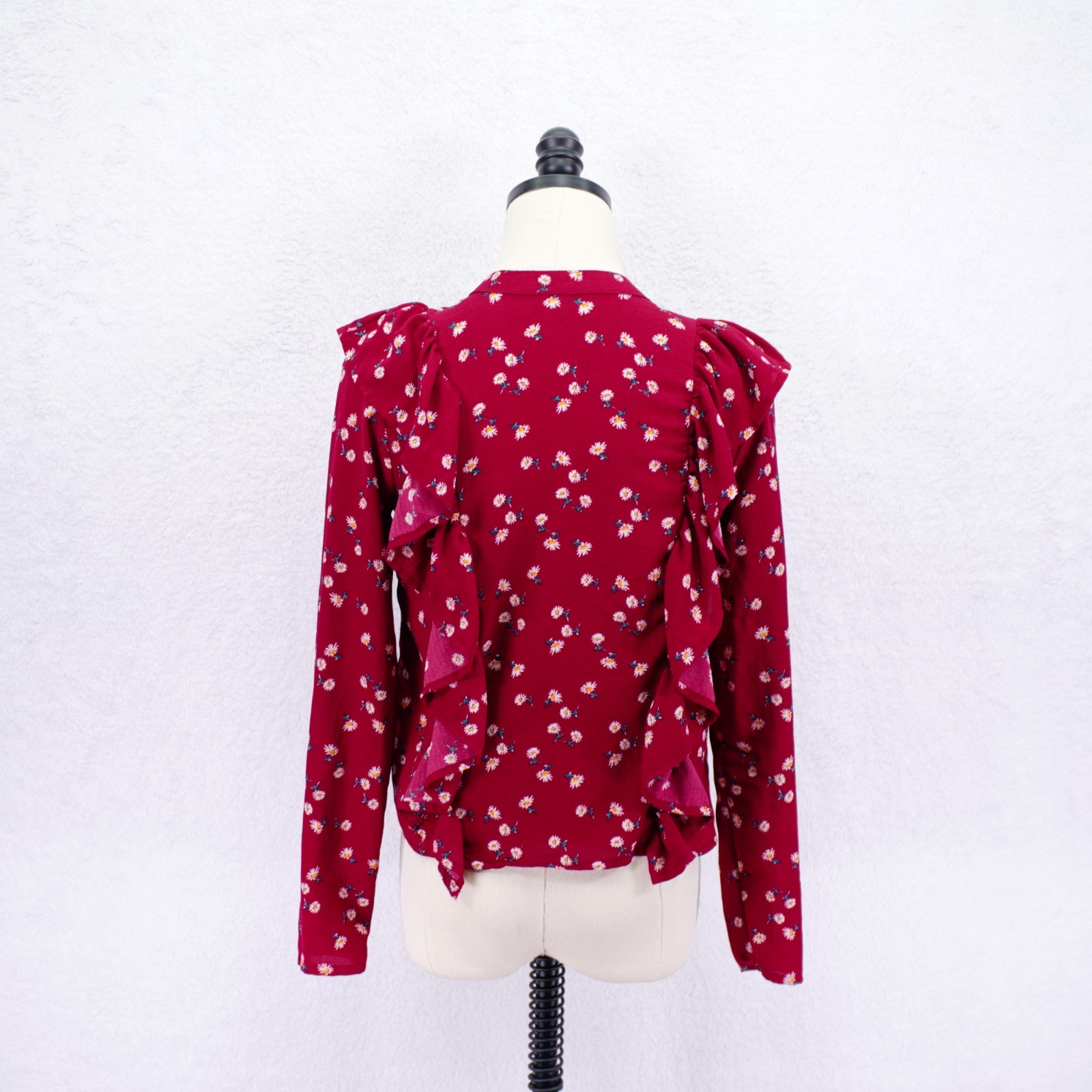 Forever 21 -Small- Red Floral Blouse Top Fluttered Top Button Keyhole Crew Neck