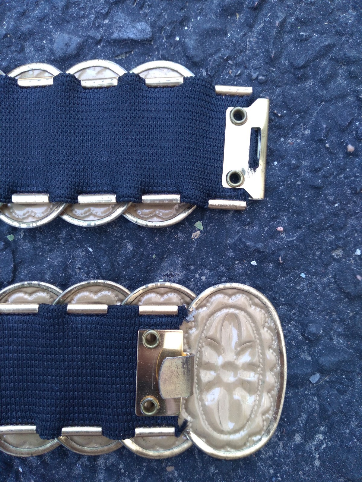 Vintage Oval Metal Elastic Belt 24 in Flower Gold Tone Stretchy 1980s