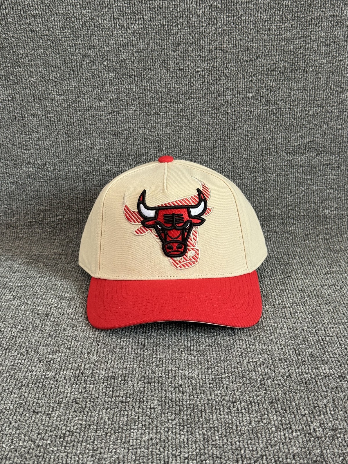 Mitchell & Ness Chicago Bulls Snapback Hat Cream Red NBA Cap