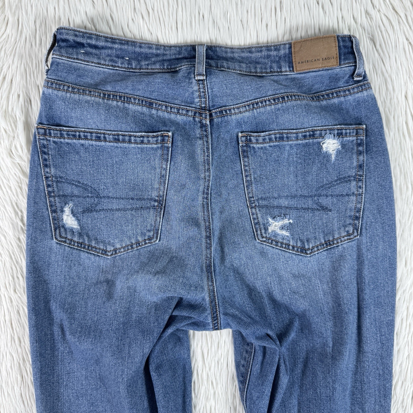 American Eagle Medium Wash Distressed High-Rise Mom Denim Jeans Women’s 6R