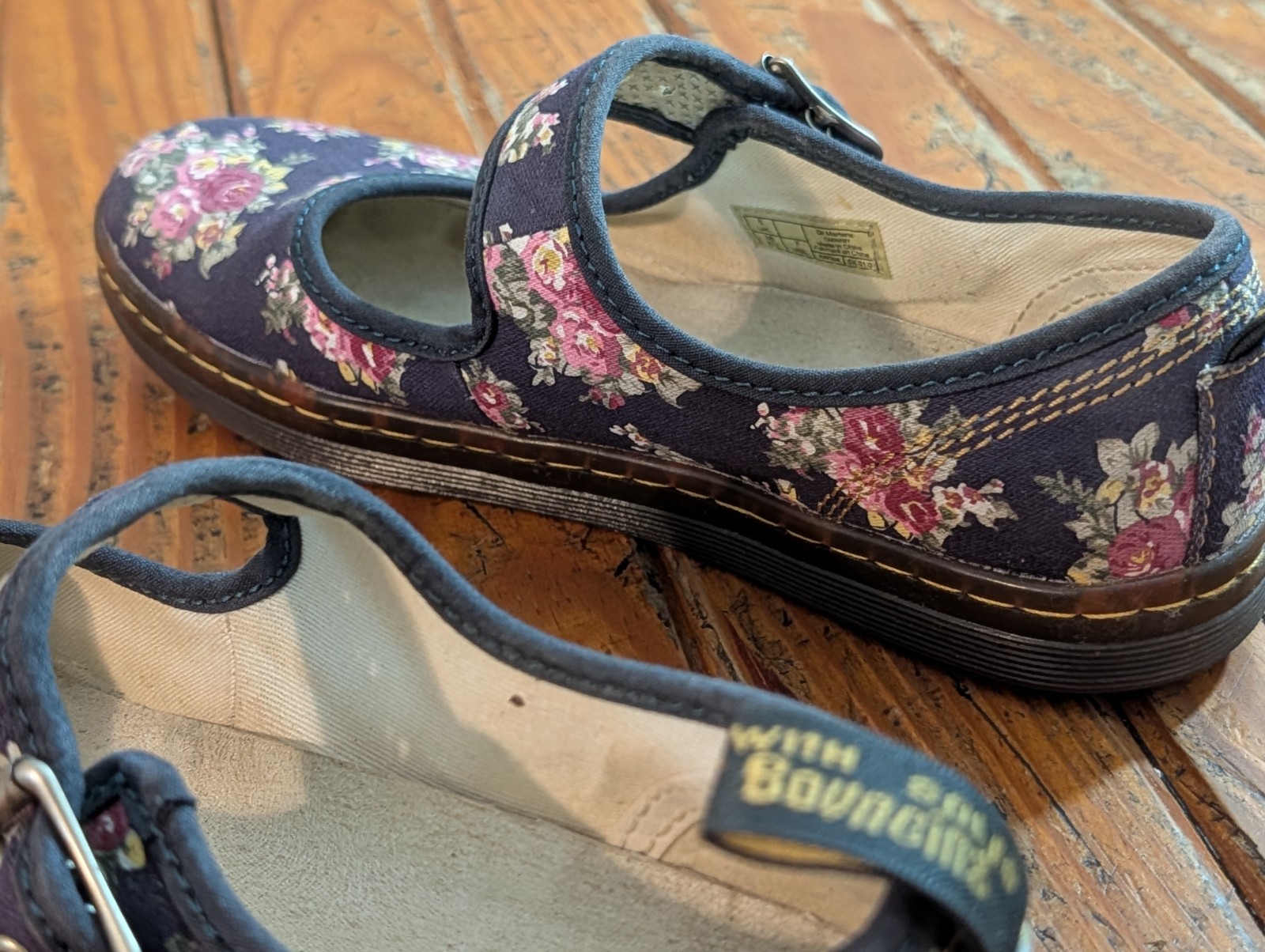 Dr. Martens Carnaby Floral Mary Jane Shoes Women’s 7 EU 38 Canvas Mary Janes Y2K