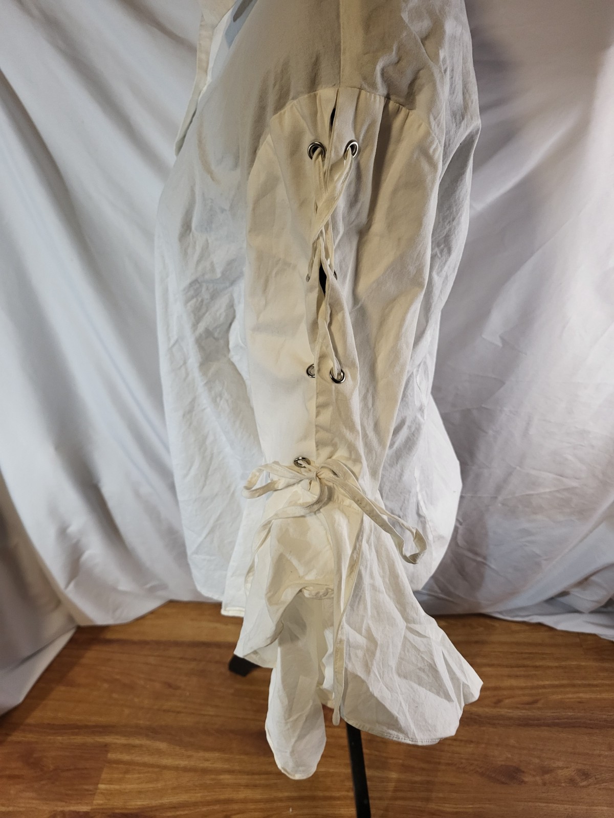 Linea Donna Y2K Button Down Bell Sleeve Lace Up Sleeve Blouse