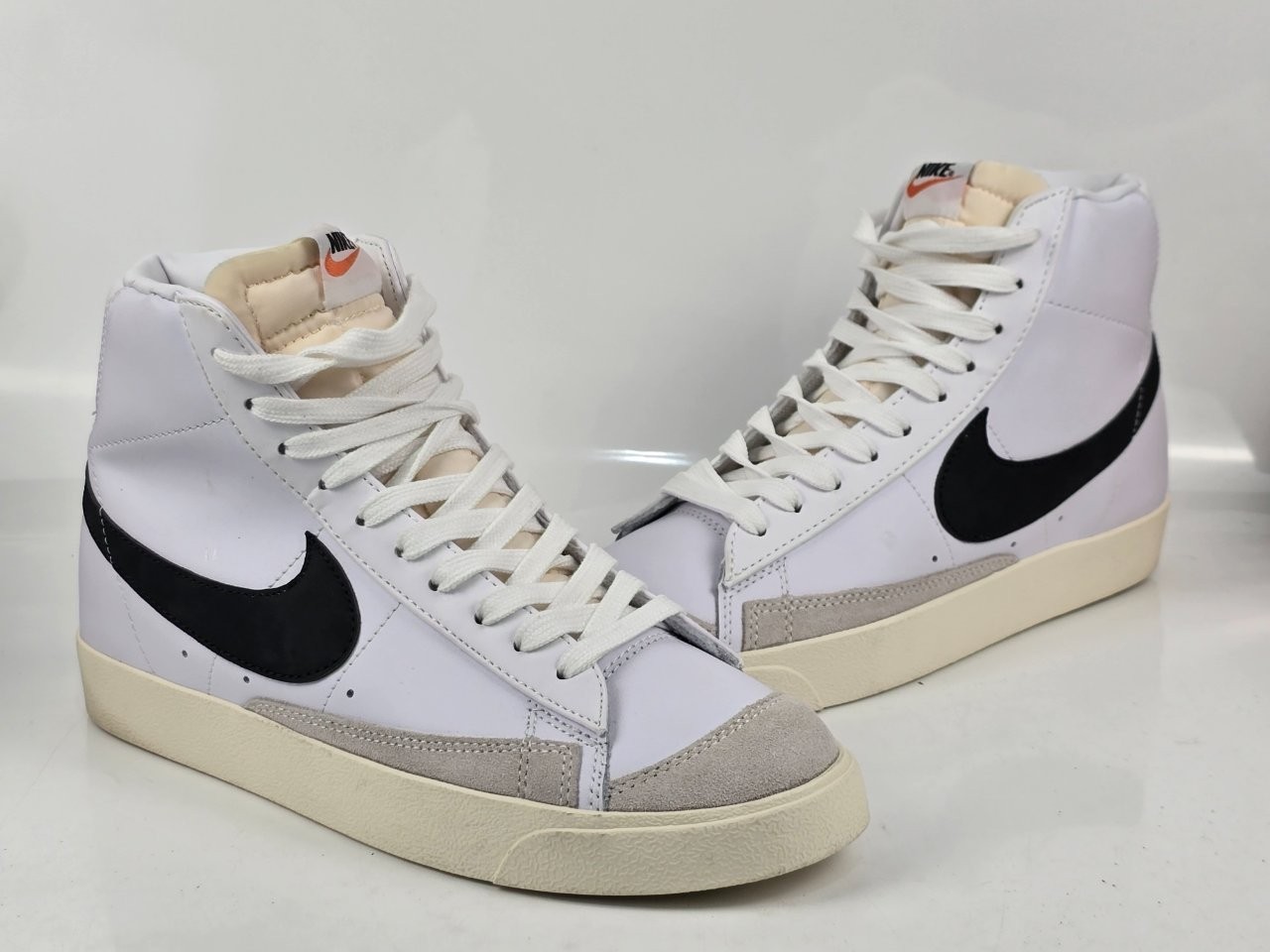 Nike Blazer Mid 77 Vintage White / Black Leather Sneakers US Size 9.5
