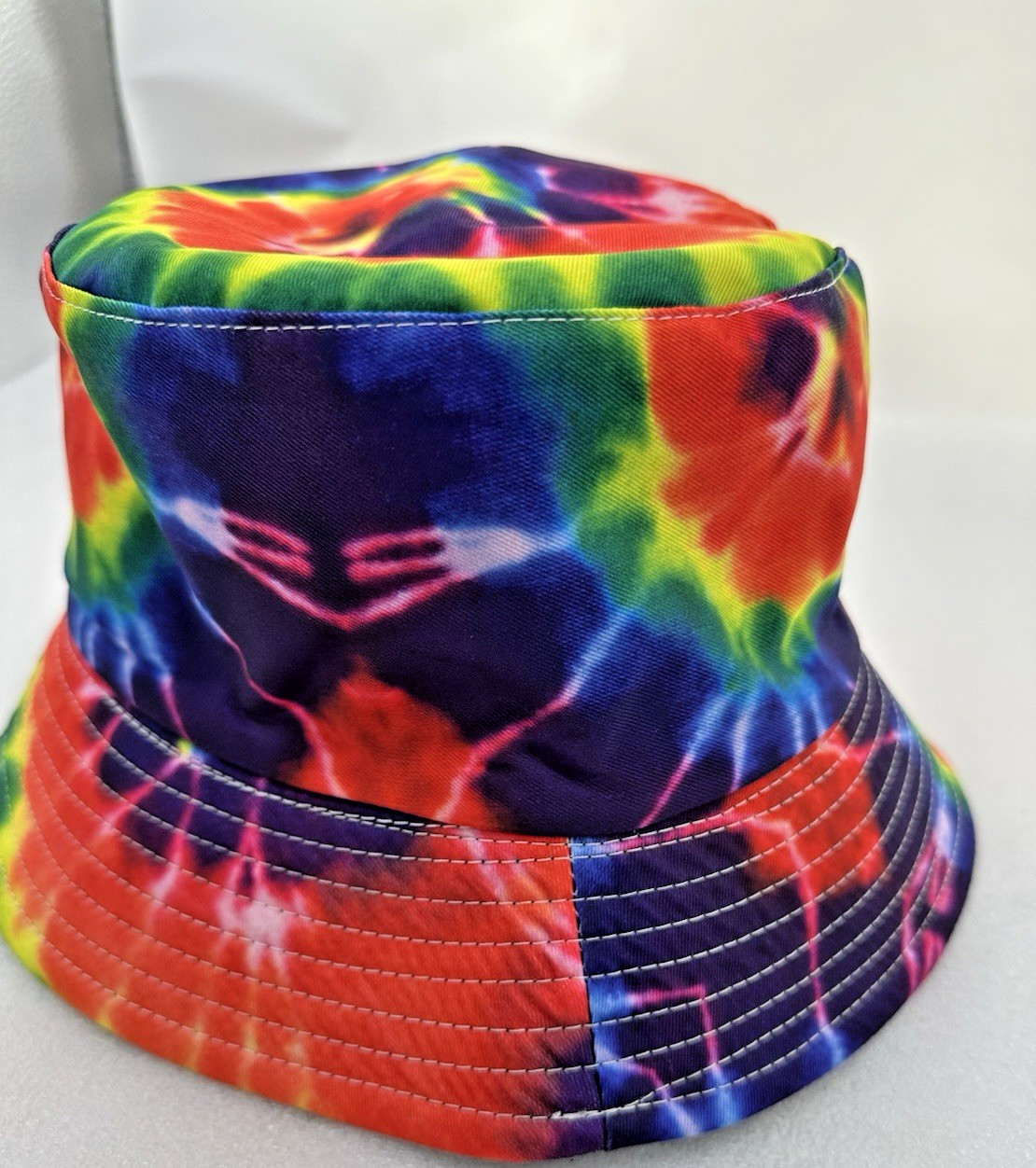 Unisex Men’s Women’s Tie Dye Bucket Hat Cool Multi Color & Peace Sign Necklace