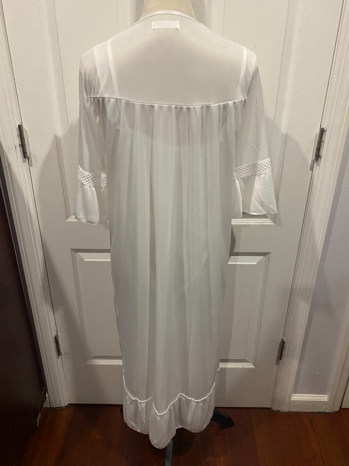 Silky Sleeveless Nightgown w/Robe Embroidery Lace Floral Design White Size XL