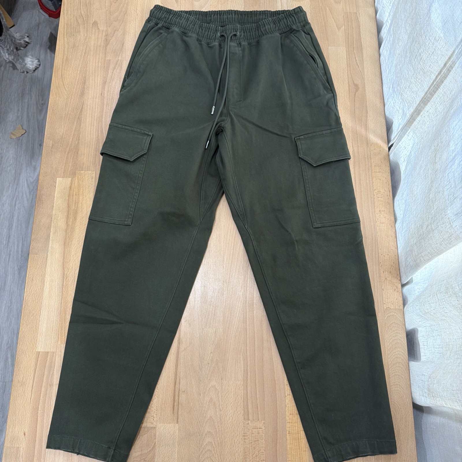 Alo Yoga Mens Cargo Pants size large color army green