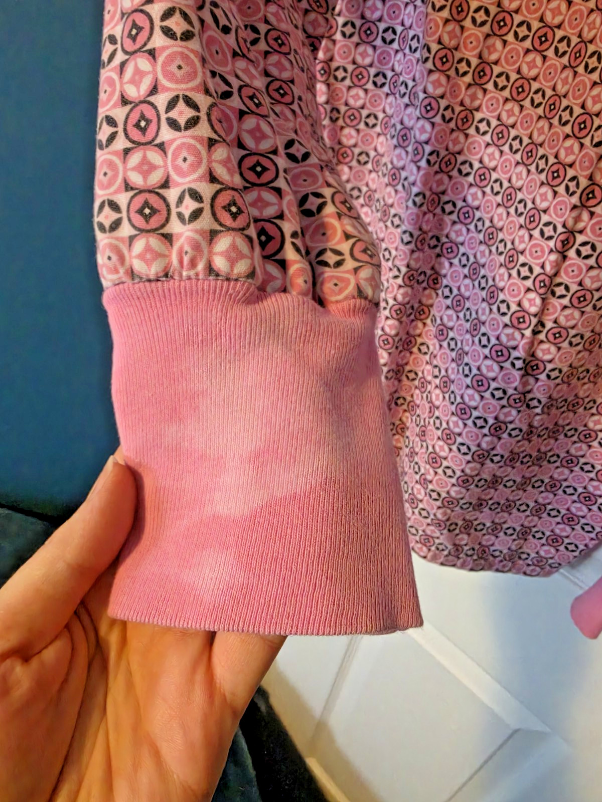 Pink Geometric Long Sleeve Warm-Up Scrub Jacket LARGE: NURSING/ VET/ HEALTHCARE
