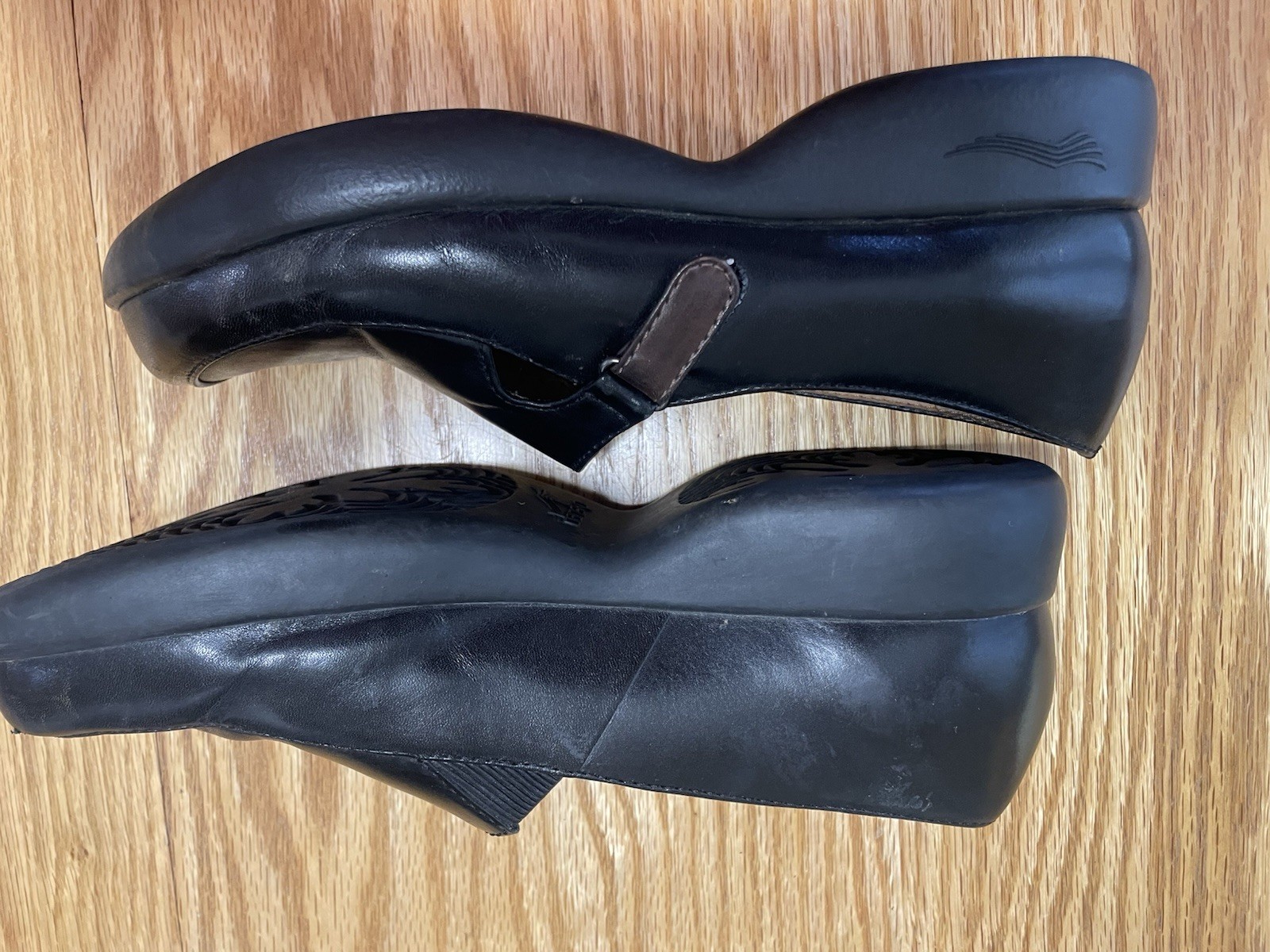 Dansko Becca Women’s Leather Mary Jane Clog Shoes, Size EU 38/Us 7.5-8, Black