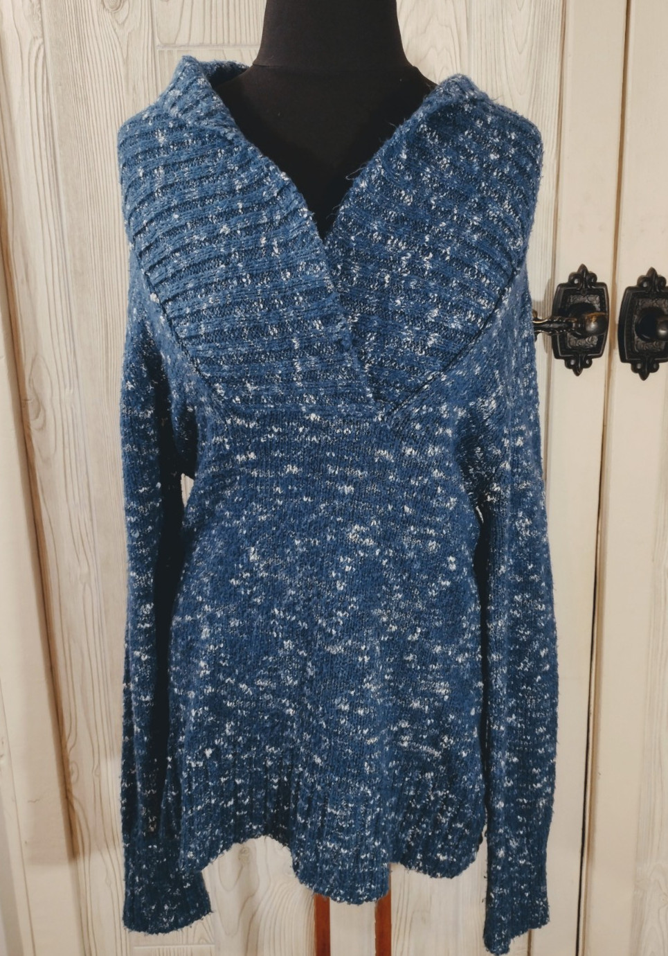 YARN ART SWEATER Size L Blue With Multi-Color Spots Shawl Collar Pull-Over