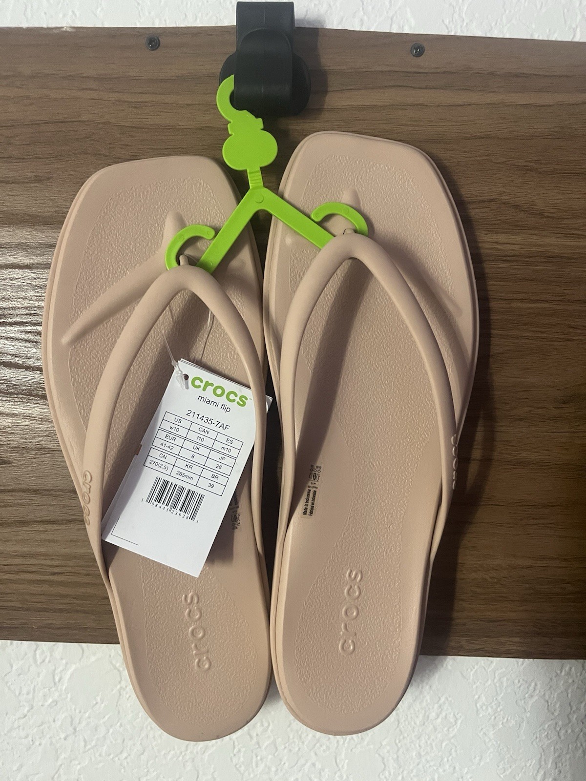 Crocs Women’s Beige Flip Flop Sandals Slip-On Casual US 9 Solid Logo