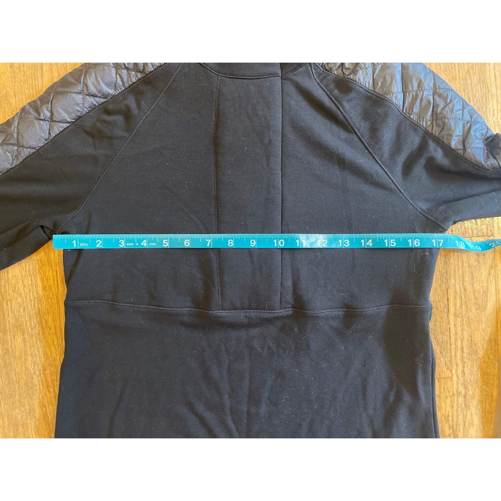 Athleta Vortex Black Quilted Hybrid Quarter Zip Pullover Sweatshirt Med Gorpcore