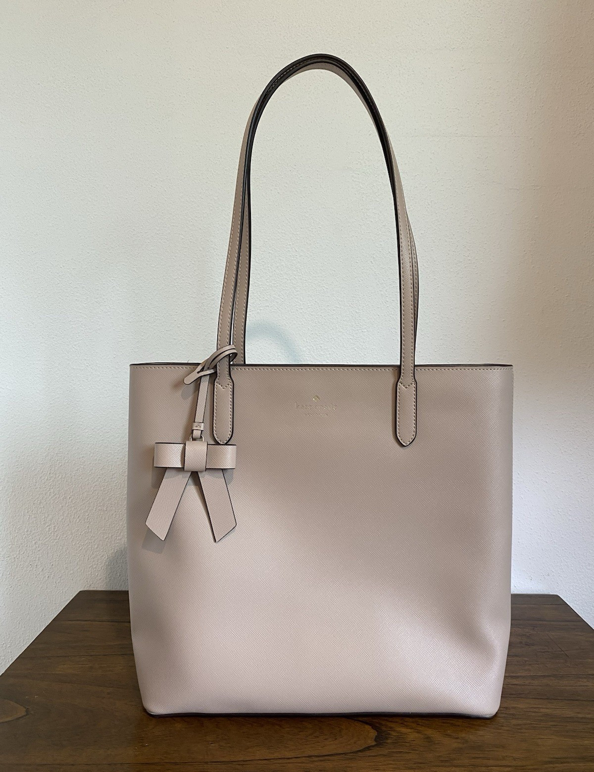 kate spade new york Beige Tote Bag Bow Zip w/ Charm Inner Pockets Lined