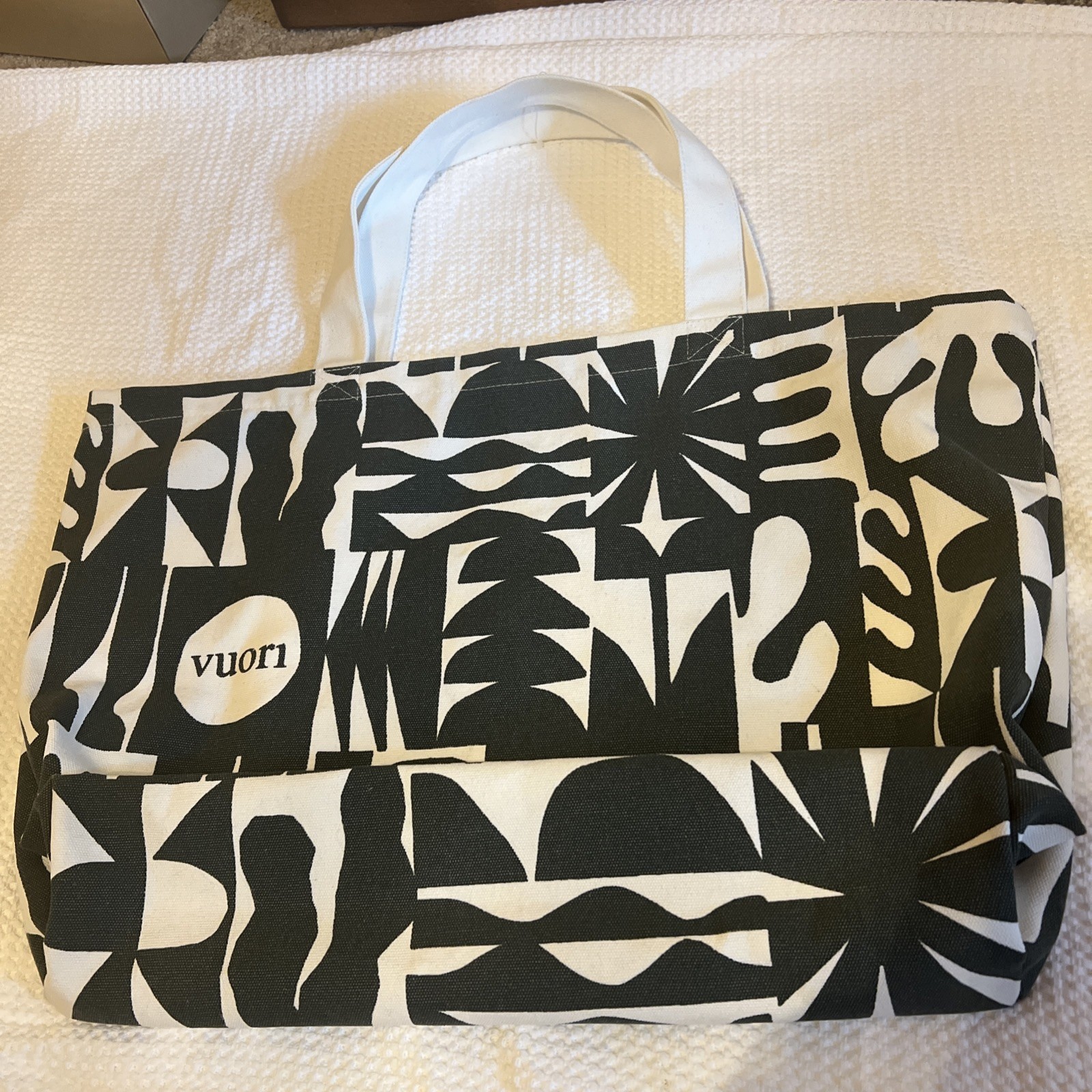 Vuori Tote Extra Large Canvas Bag Green/White 24″x15″ Vuori Logo. NEW