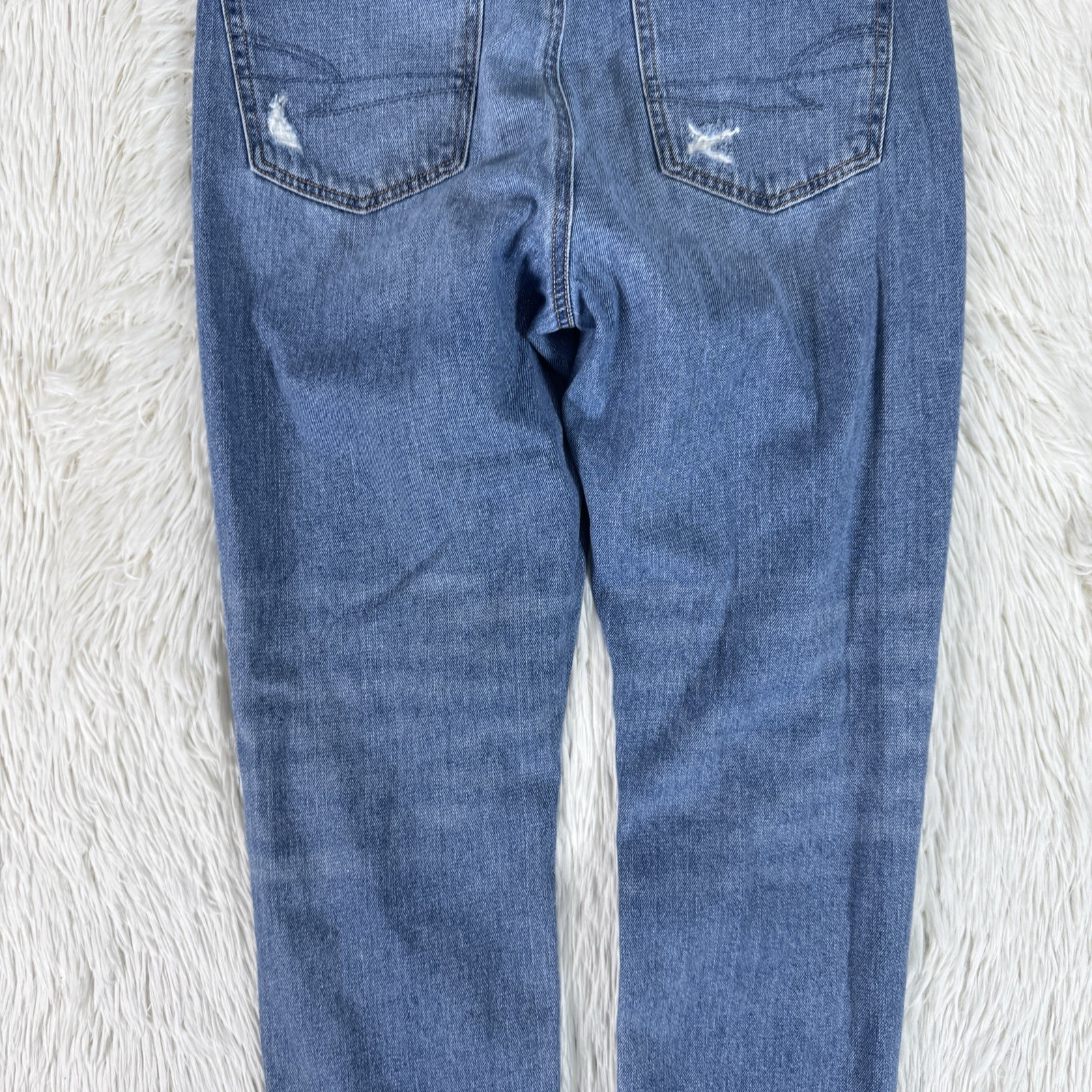 American Eagle Medium Wash Distressed High-Rise Mom Denim Jeans Women’s 6R
