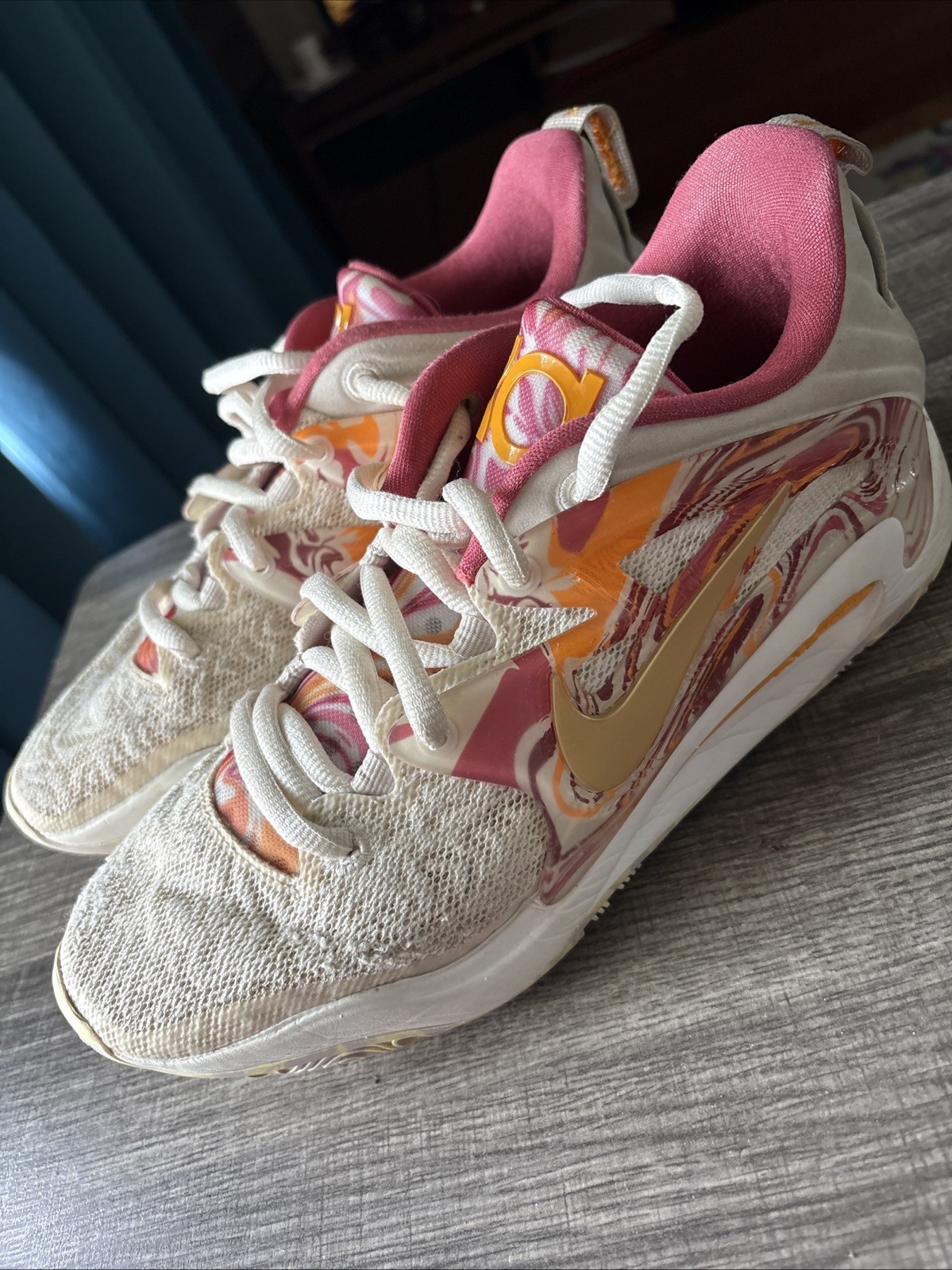 Men’s Size 10 – Used Only On The Courts Inside
