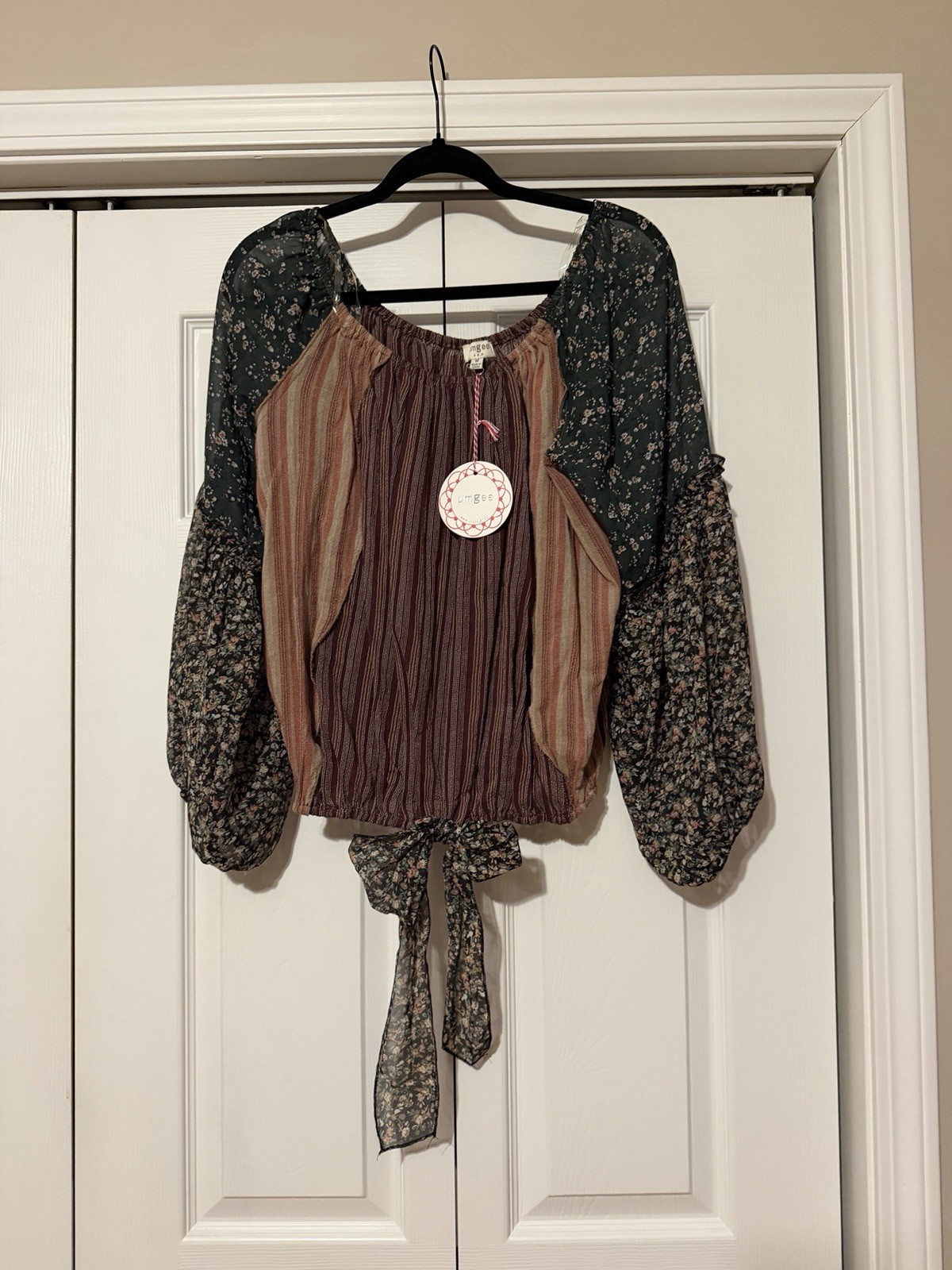 NWT Umgee Floral Patchwork Blouse with Balloon Sleeves & A Front Tie Detail. M