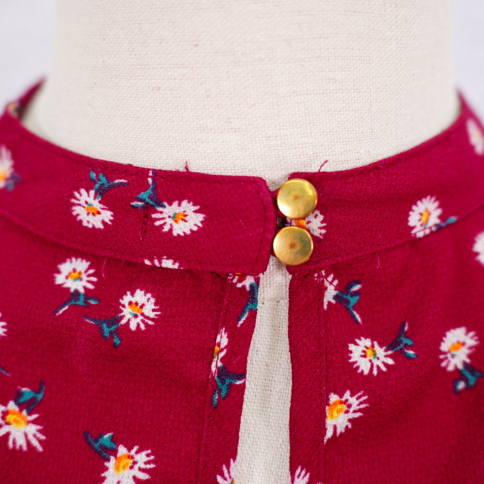 Forever 21 -Small- Red Floral Blouse Top Fluttered Top Button Keyhole Crew Neck