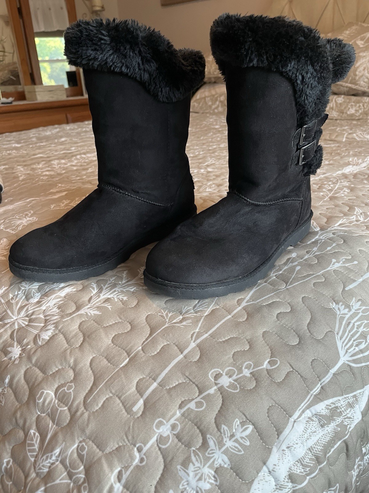 Women’s Midcalf Snow Boots Black Suede Outer Faux Fur In/ Trim Buckle 341