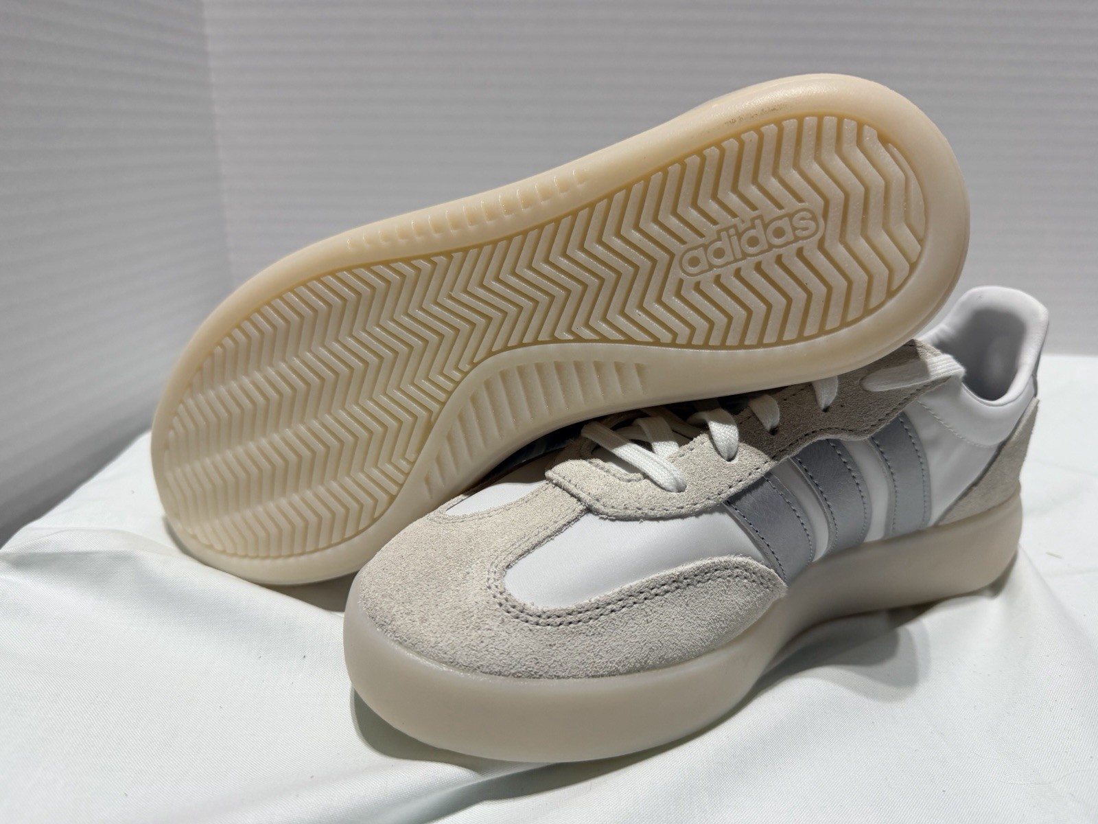 adidas Barreda Decode Low Top Suede Lace-Up Sneakers White/Gray/Beige JI2321