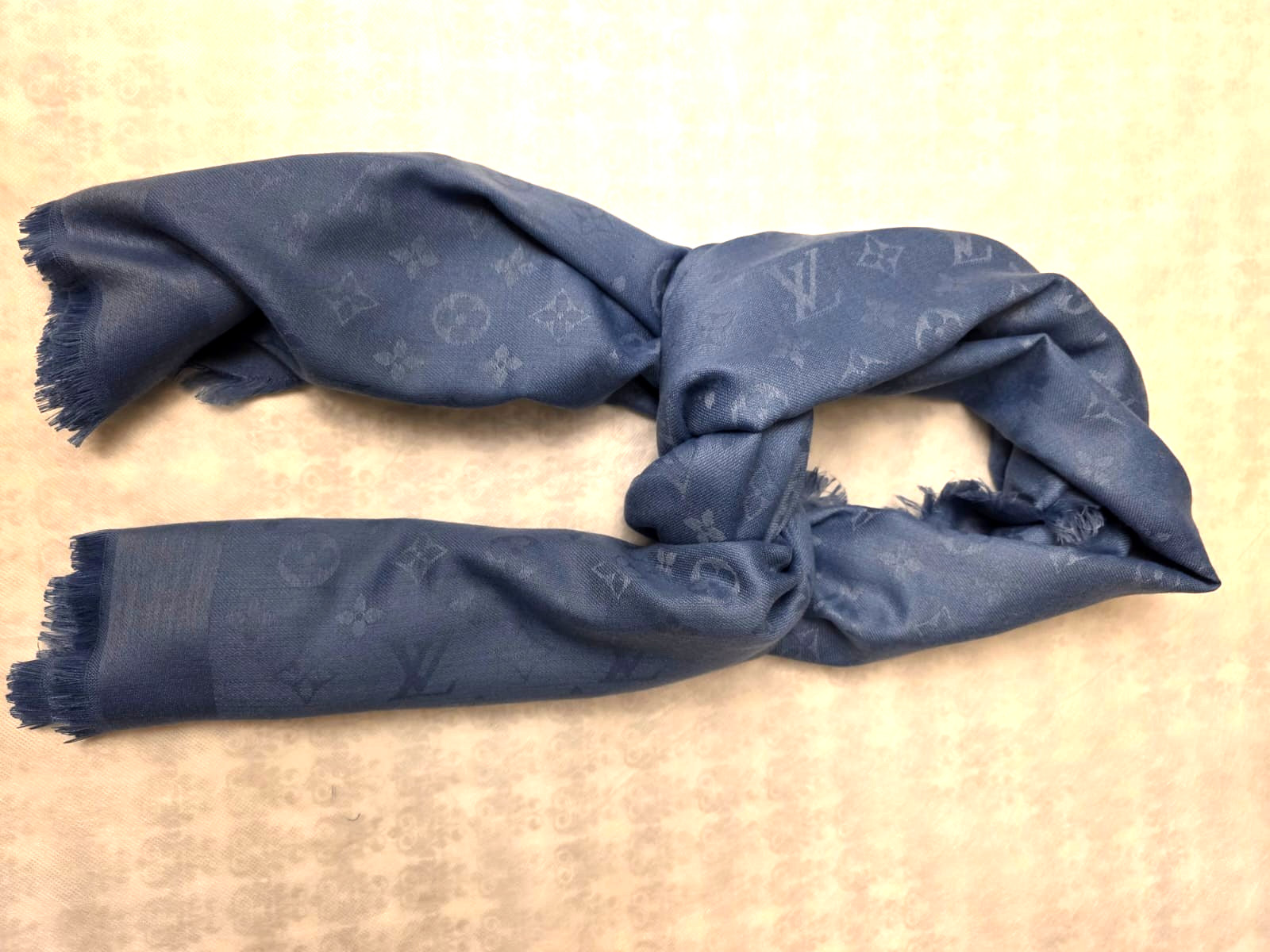 100%Authentic Louis Vuitton Scarf Shawl Stole 35%Wool 65%Silk Dusty Blue Used