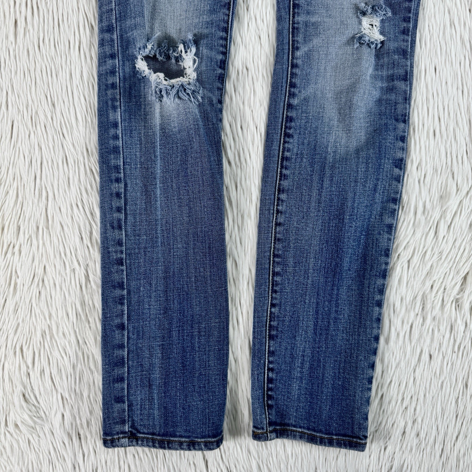 American Eagle Light Wash Distress Low-Rise Stretch Skinny Women’s Size 00 Short