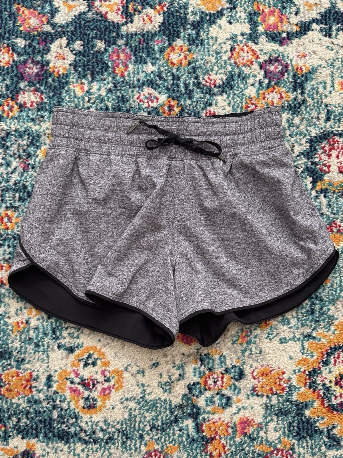 LULULEMON Choose A Side Shorts 3” Reversible Heather Gray Black Size 4 Active