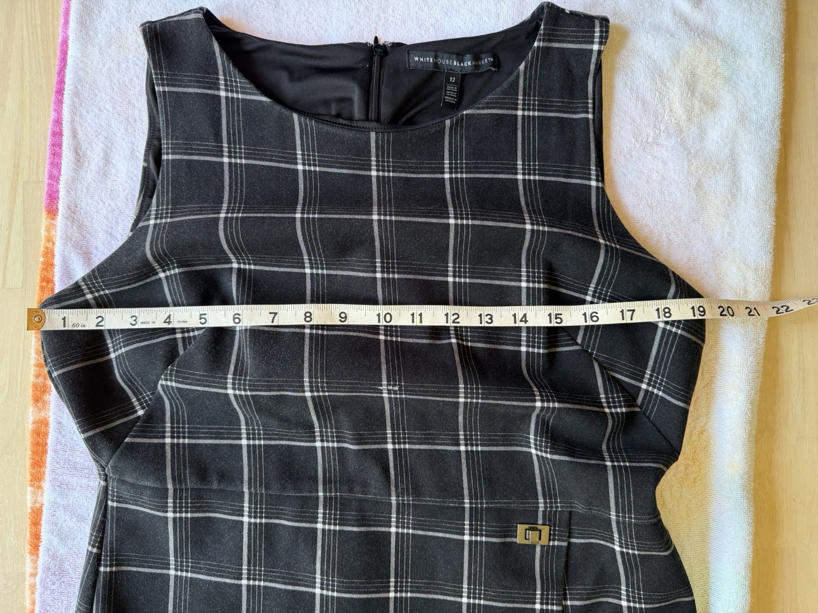 White House Black Market Sleeveless Top With Faux Latch Black & White Sz 12