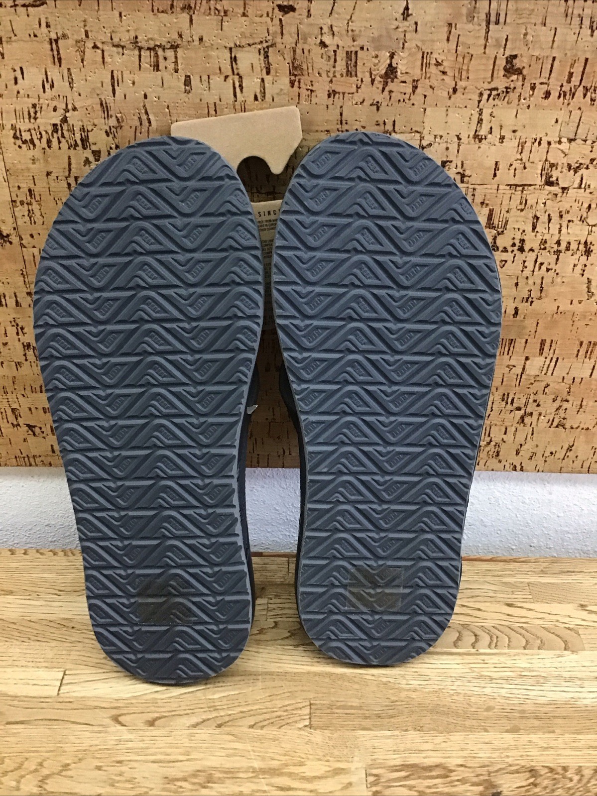 Men’s Reef Sandals Cushion Bounce Phantom Size 9 Black New Old Stock UM