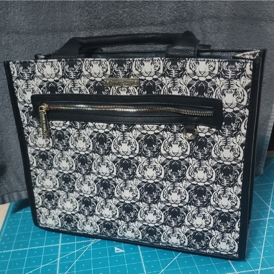 Gorgeous Betsey Johnson Black And White Tigers Tote Handbag Structured!