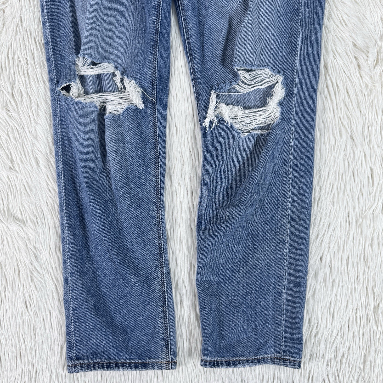 American Eagle Medium Wash Distressed High-Rise Mom Denim Jeans Women’s 6R