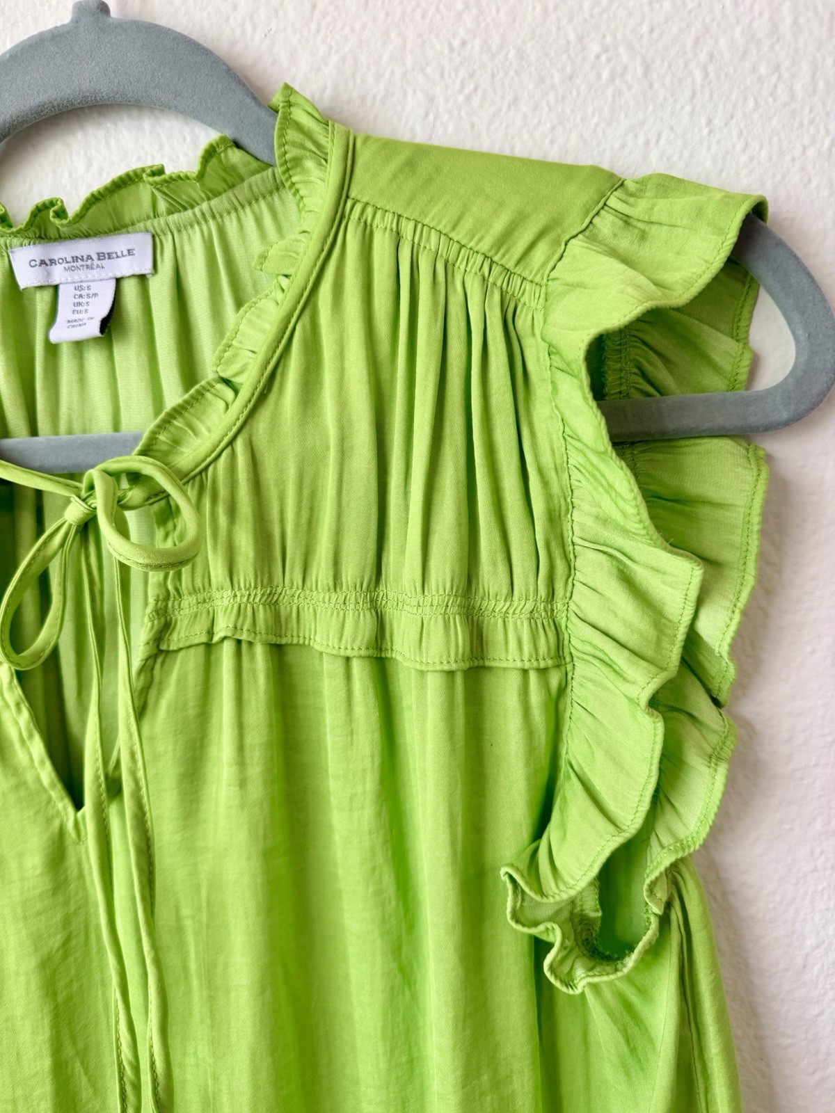 CAROLINA BELLE MONTREAL Blouse Ruffle Flutter Sleeve Keyhole Tie Lime Green S