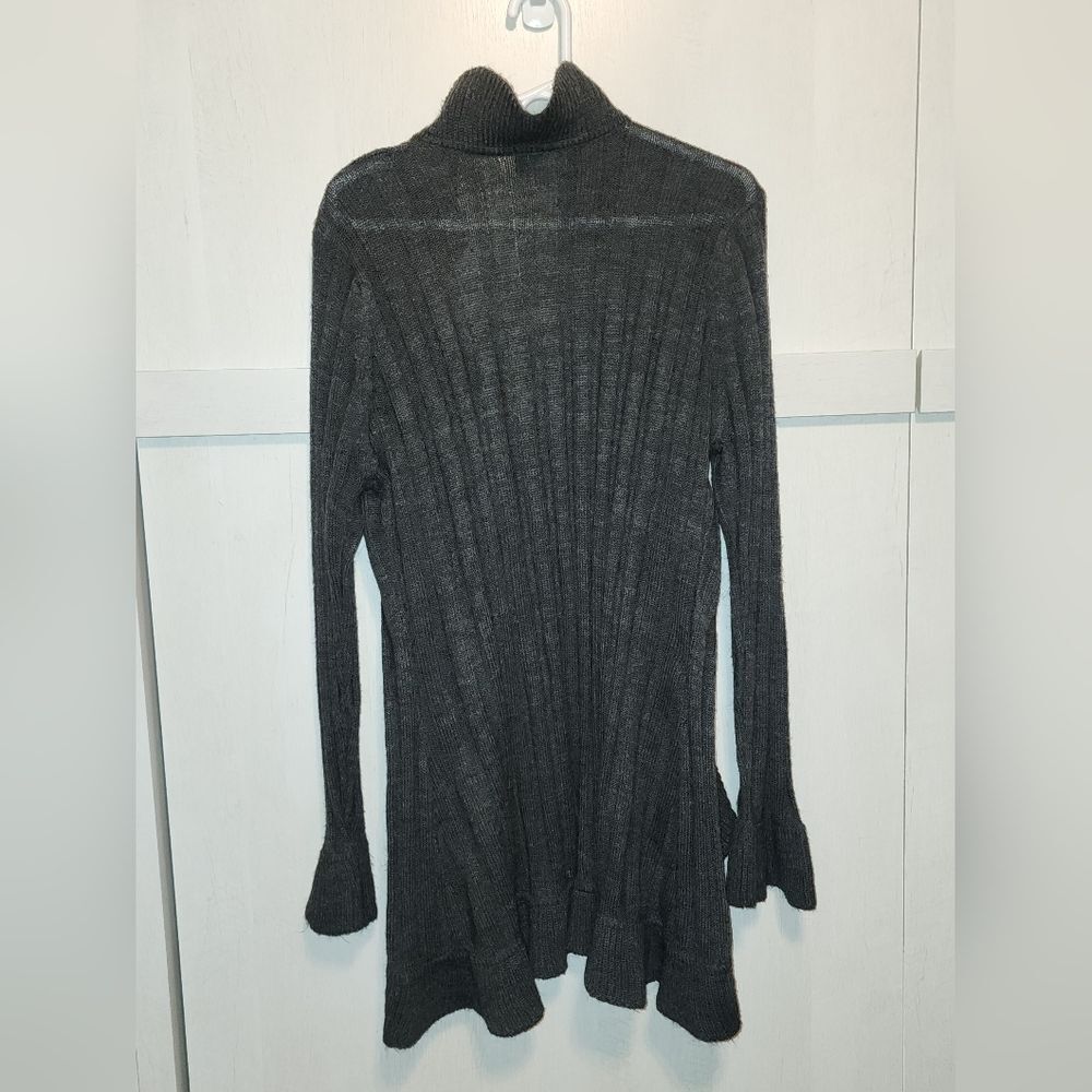 Preowned Brittany Black size 2X, dark gray ruffle sweater