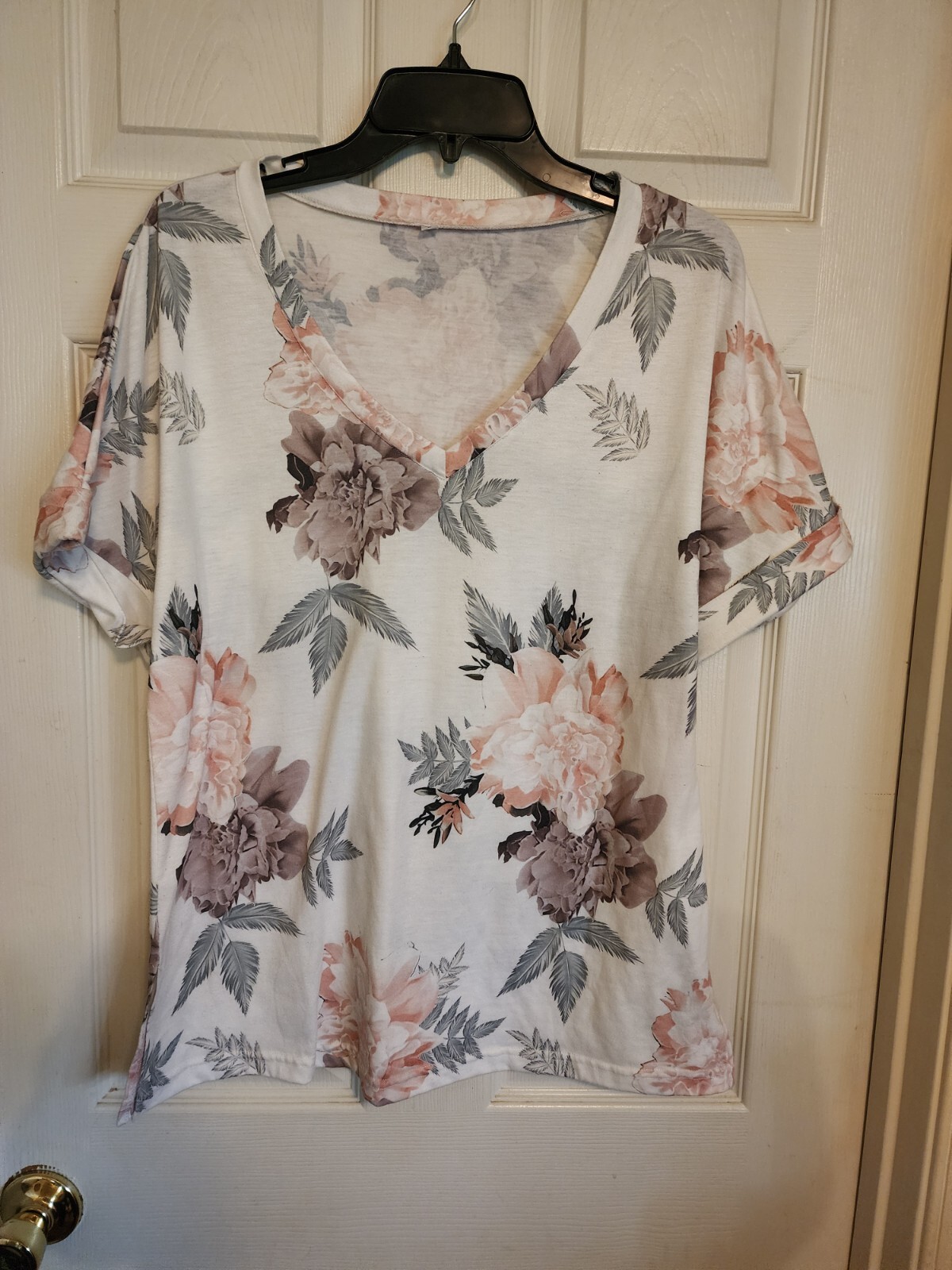 Women’s Top Large White Peach Floral Shrt Cffd Slvs Split At Hips 41″B/30″L NWOT