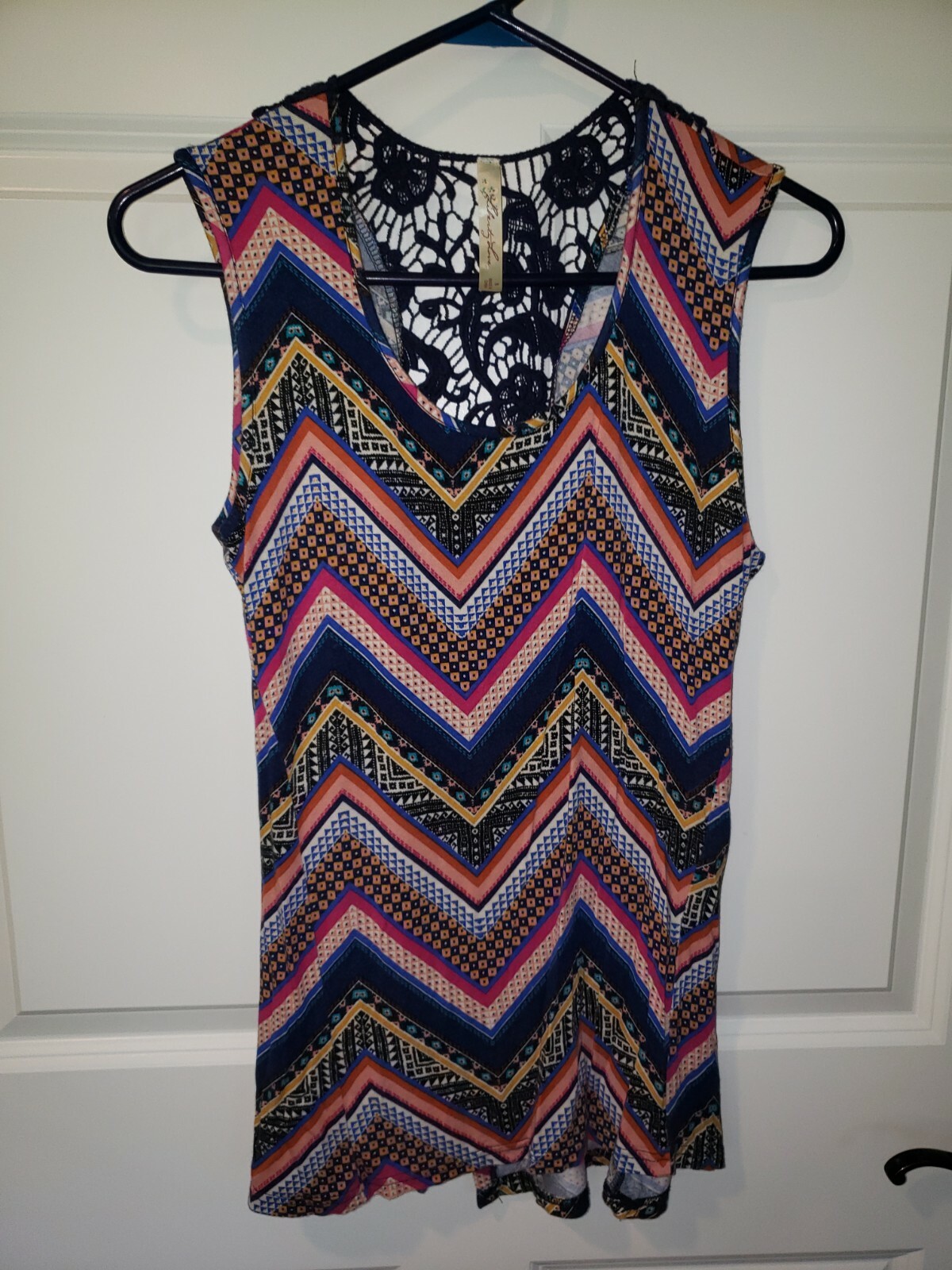 💜LIBERTY LOVE Women’s Sleeveless Crocheted Split Back Tank Size Small
