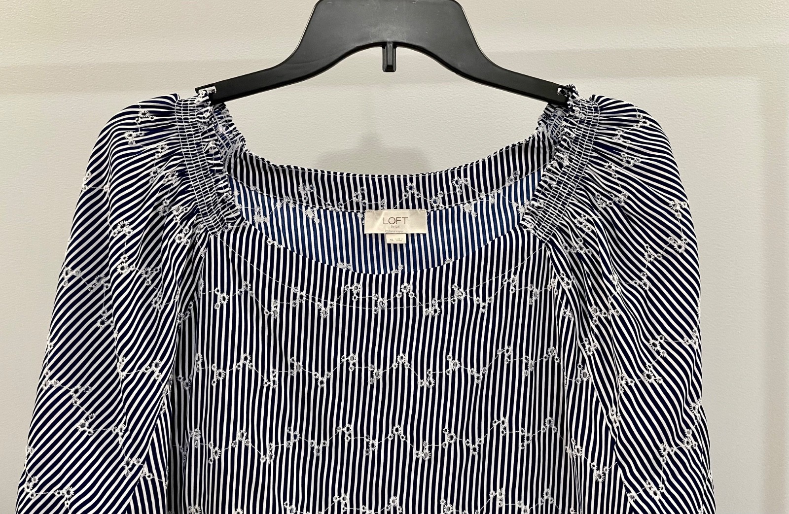 LOFT Outlet Eyelet Blouse Size XL Navy Blue Stripe Gathered Shoulders 3/4 Sleeve