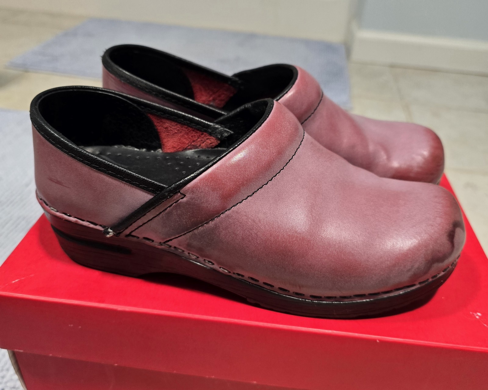 Pink Dansko for J.Jill Clogs Size 38 (7.5/8) Pre-Owned With Unfortunate Pattern