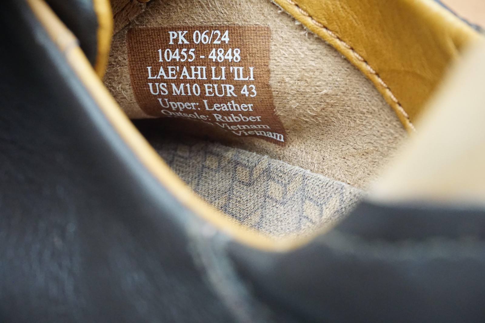 OluKai LAE’AHI LI’ILI Shoes Mens Size 10 Brown Leather Low Top Casual Sneakers
