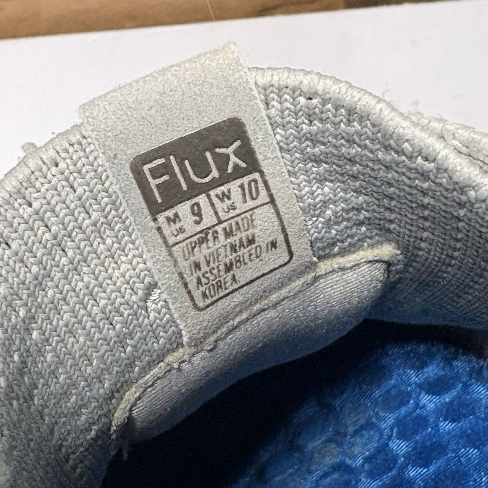 Flux Adapt Knit Trainer – Gray White – Men’s Size 9 / Women’s 10
