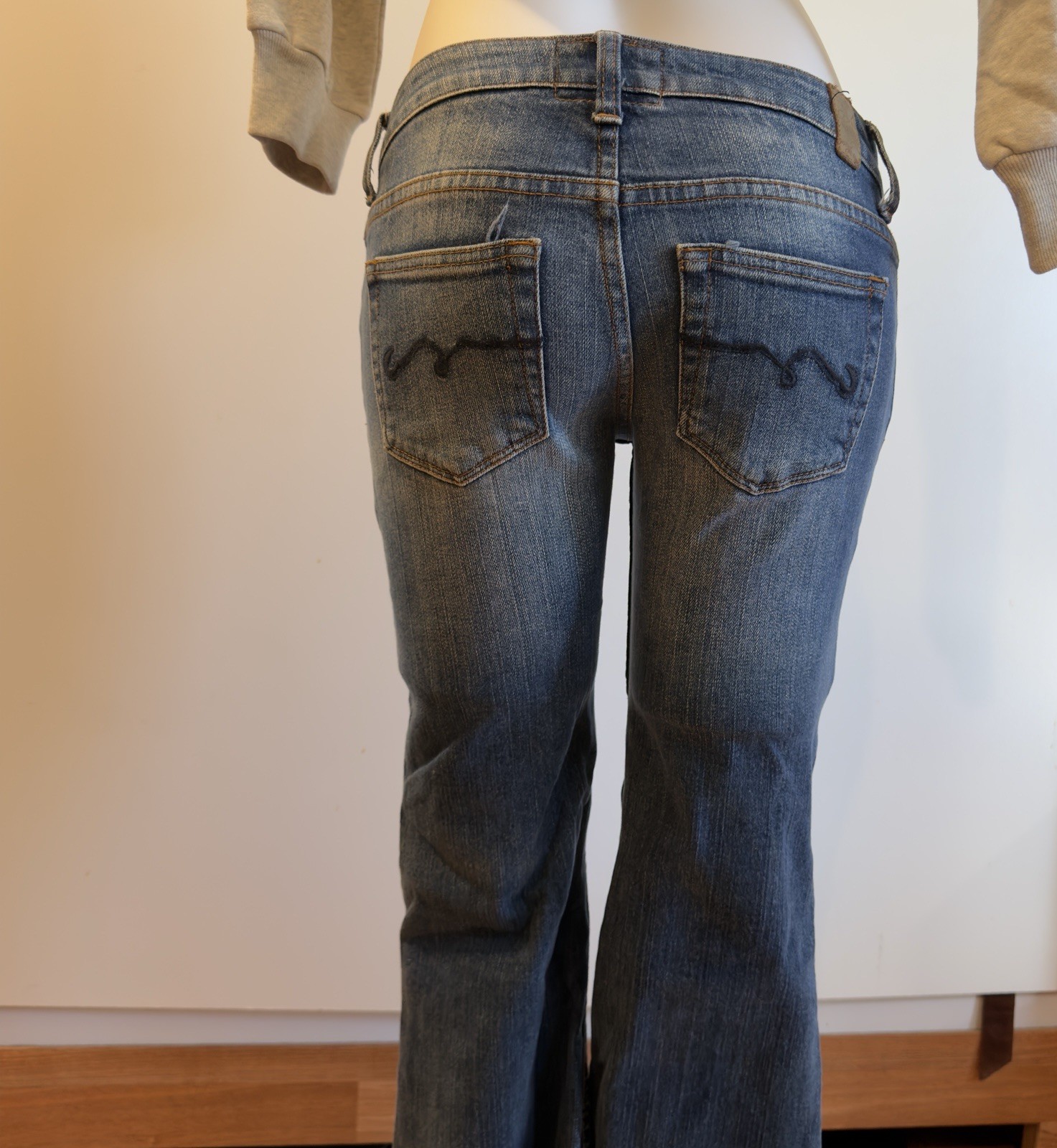 American Rag Cie Women’s Blue Flared Jeans Slim Fit Low Rise Stretch 5-Pocket